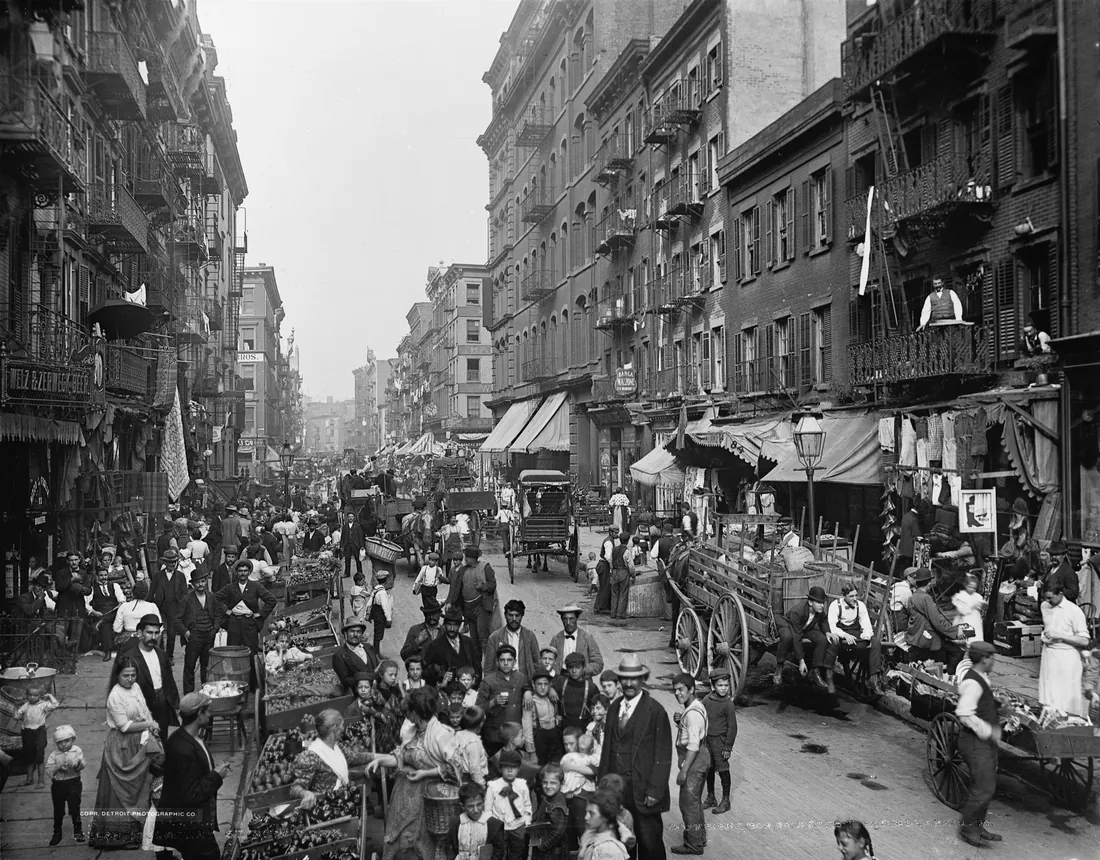 Black and white photo of Mulberry Street, New York, around 1900